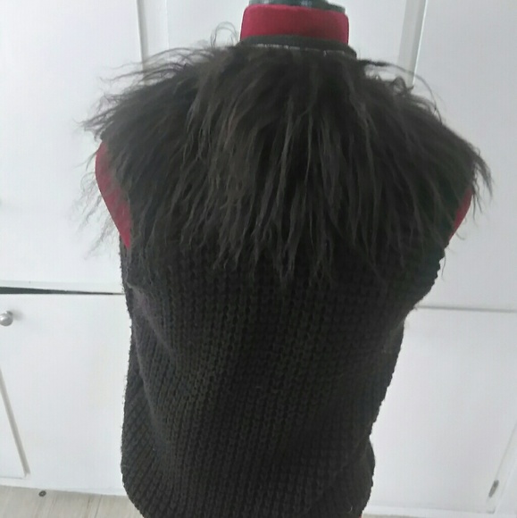 Sisters Faux Fur Vest - Picture 3 of 4